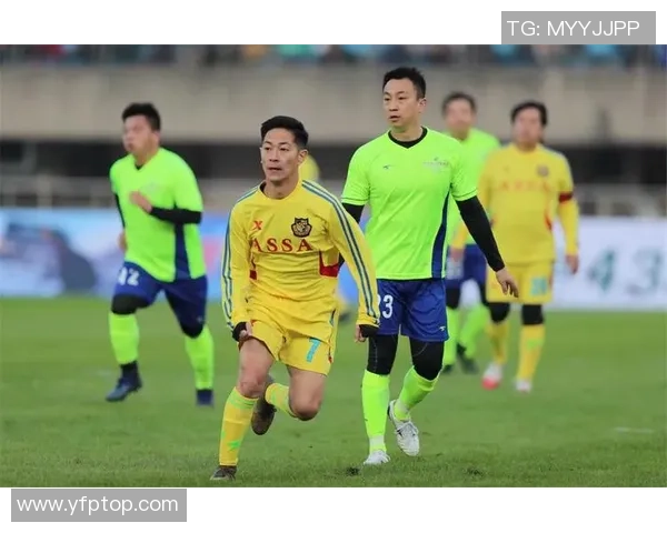 足球球星食堂揭秘：明星球员的营养餐单与饮食习惯分析